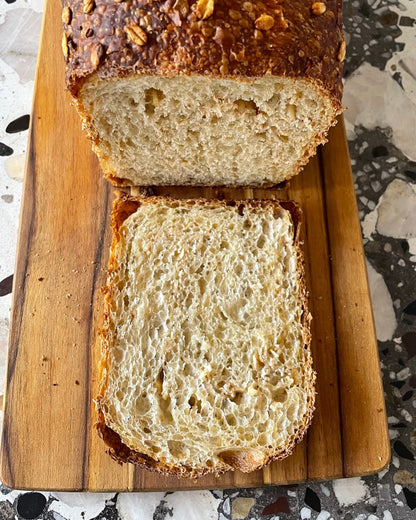 Pan masa madre en molde