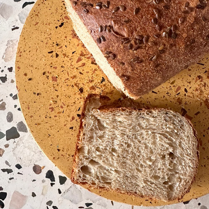 Pan masa madre en molde